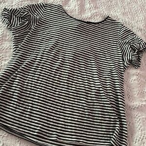 Black and White Vineyard Vines striped top